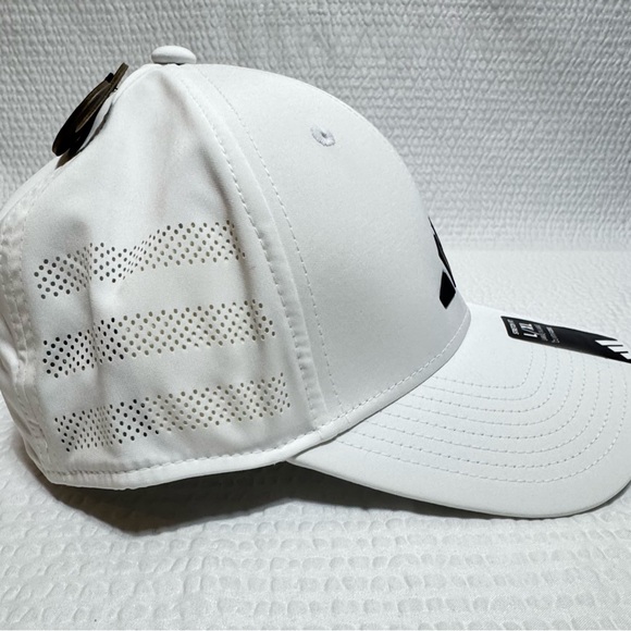 Adidas White and Black Men's Cap - Picture 6 of 7